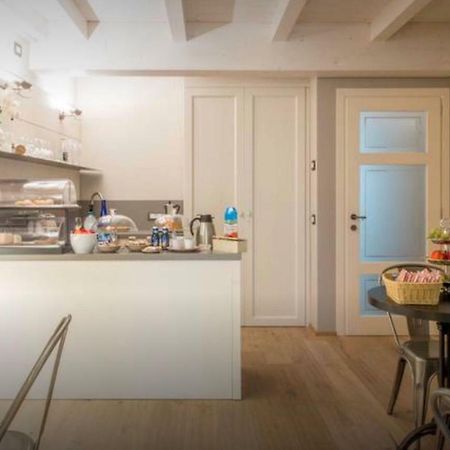 Accademia 21 Bed & Breakfast มานโตวา ภายนอก รูปภาพ