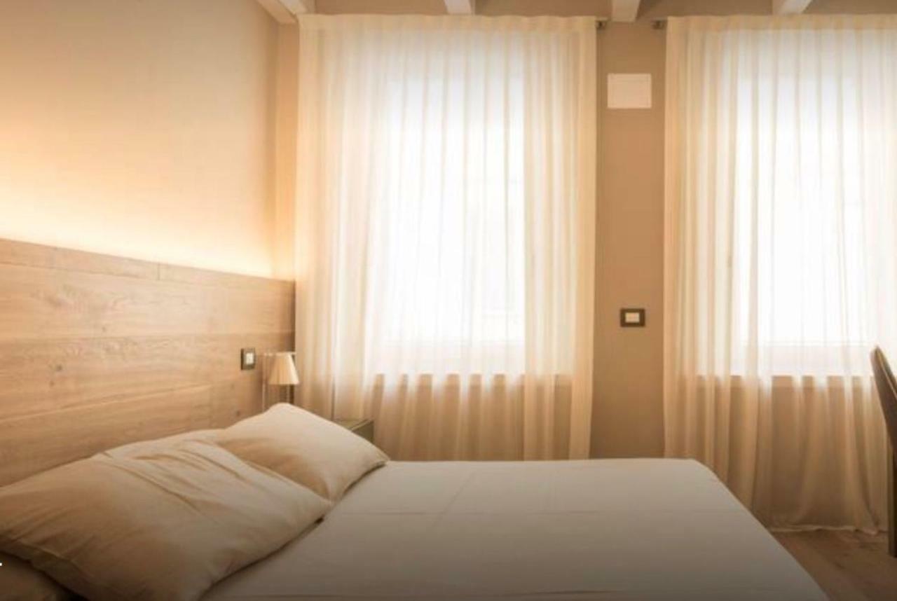 Accademia 21 Bed & Breakfast มานโตวา ภายนอก รูปภาพ