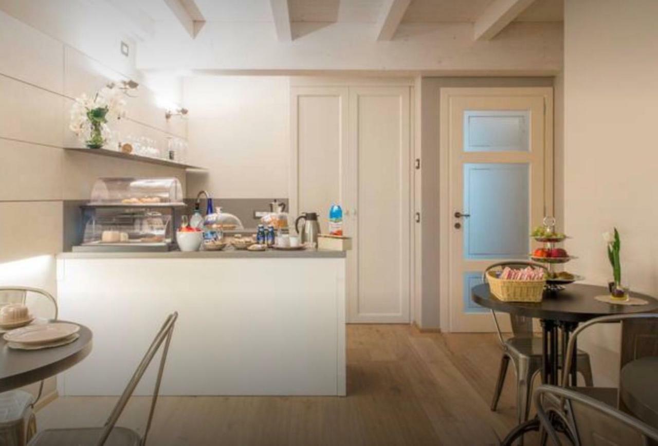 Accademia 21 Bed & Breakfast มานโตวา ภายนอก รูปภาพ