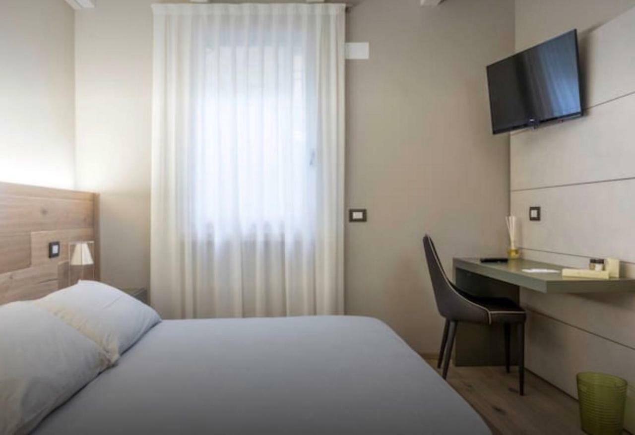 Accademia 21 Bed & Breakfast มานโตวา ภายนอก รูปภาพ
