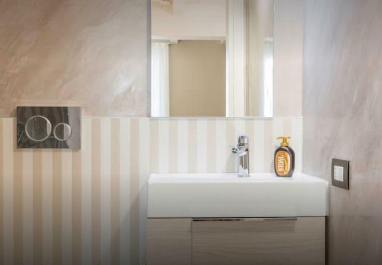 Accademia 21 Bed & Breakfast มานโตวา ภายนอก รูปภาพ